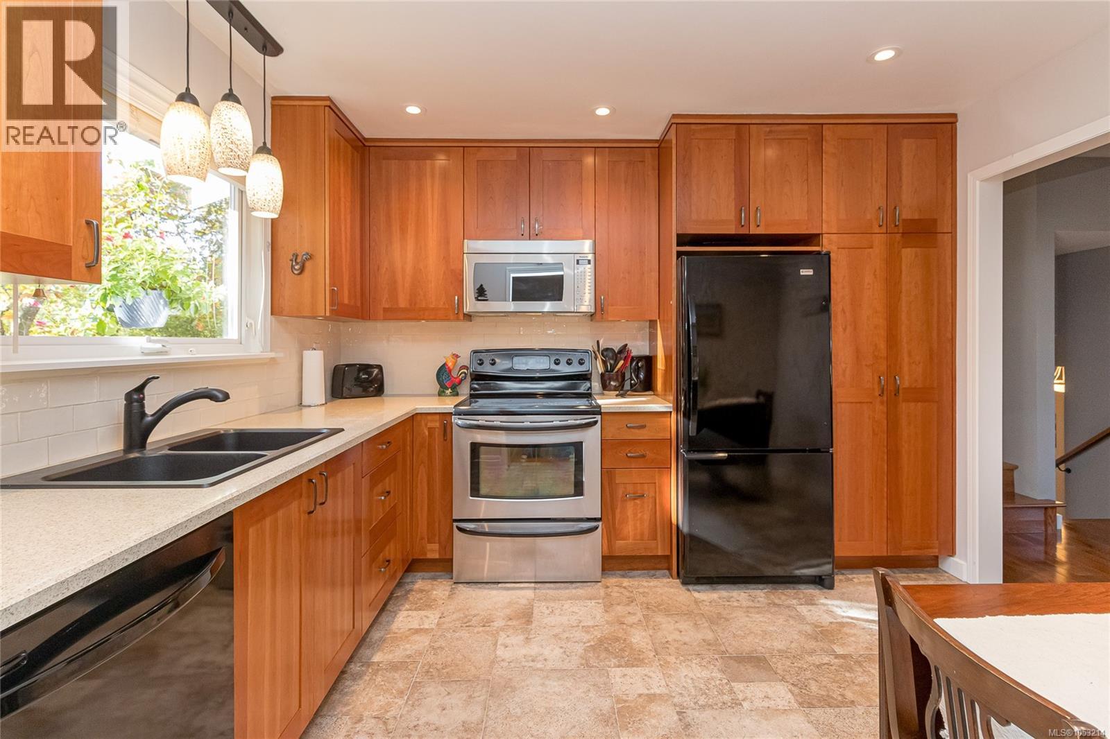 1025 Waverly Terr - 6