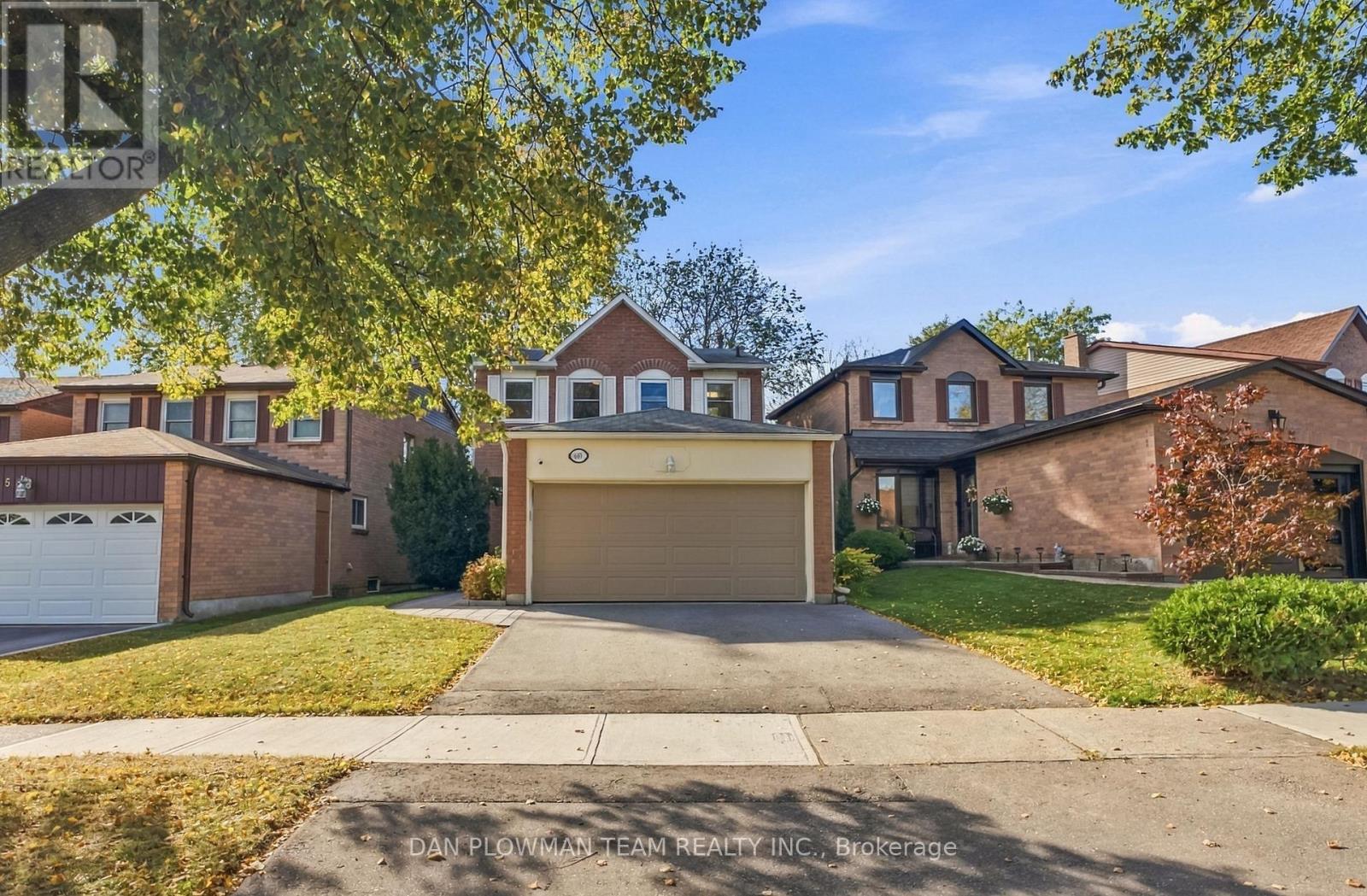660 Foxwood Trail, Pickering, ON photo 2