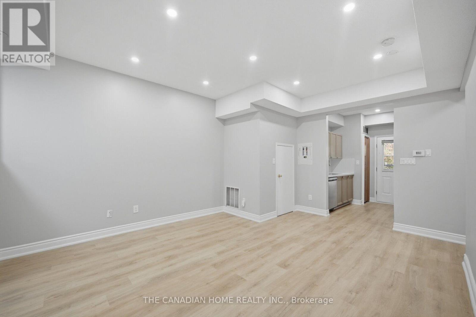 Photo of 38 - 901 KENNEDY ROAD