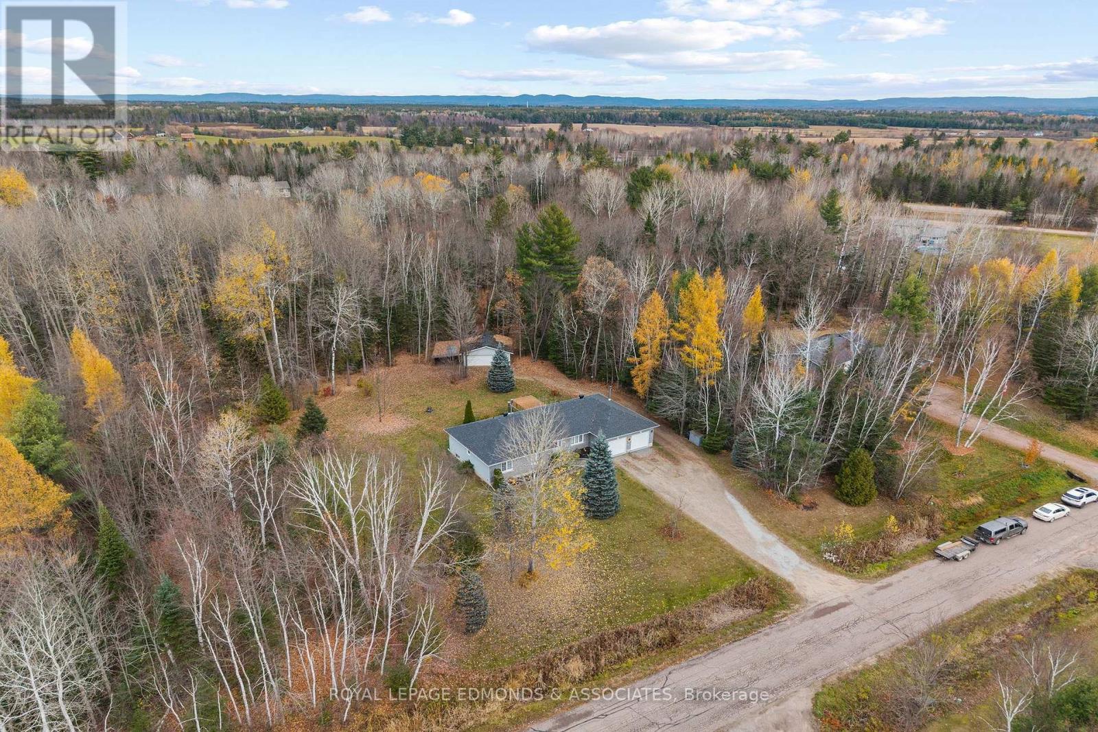 56 SUFIAN STREET, Laurentian Valley — photo 3