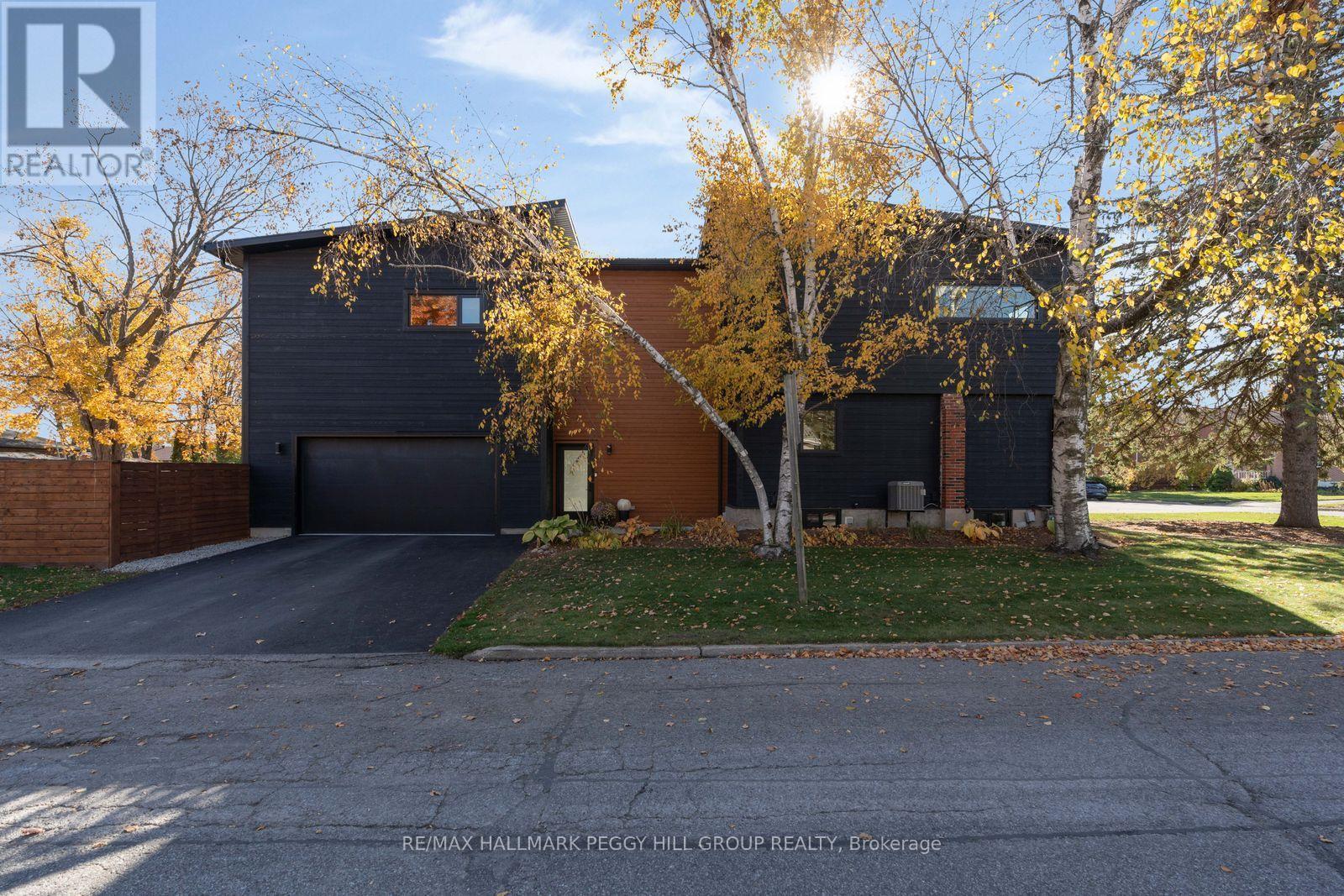 83 Nelson Street, Barrie, ON photo 1