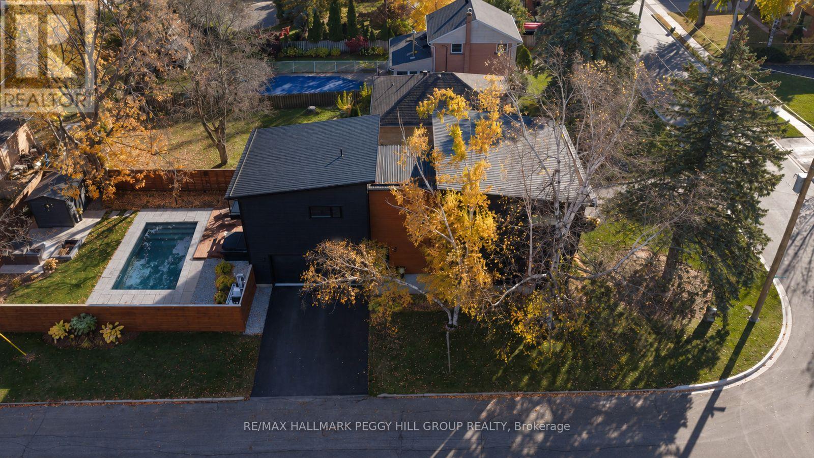 83 Nelson Street, Barrie, ON photo 2