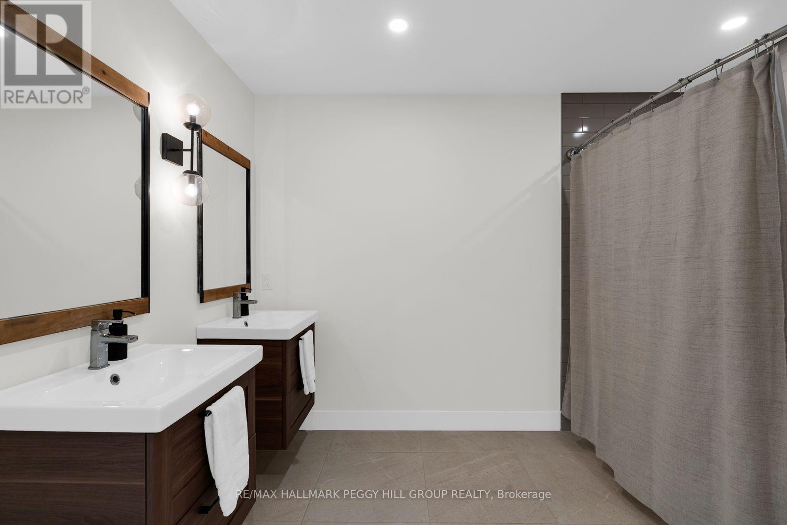 83 Nelson Street, Barrie, ON photo 23