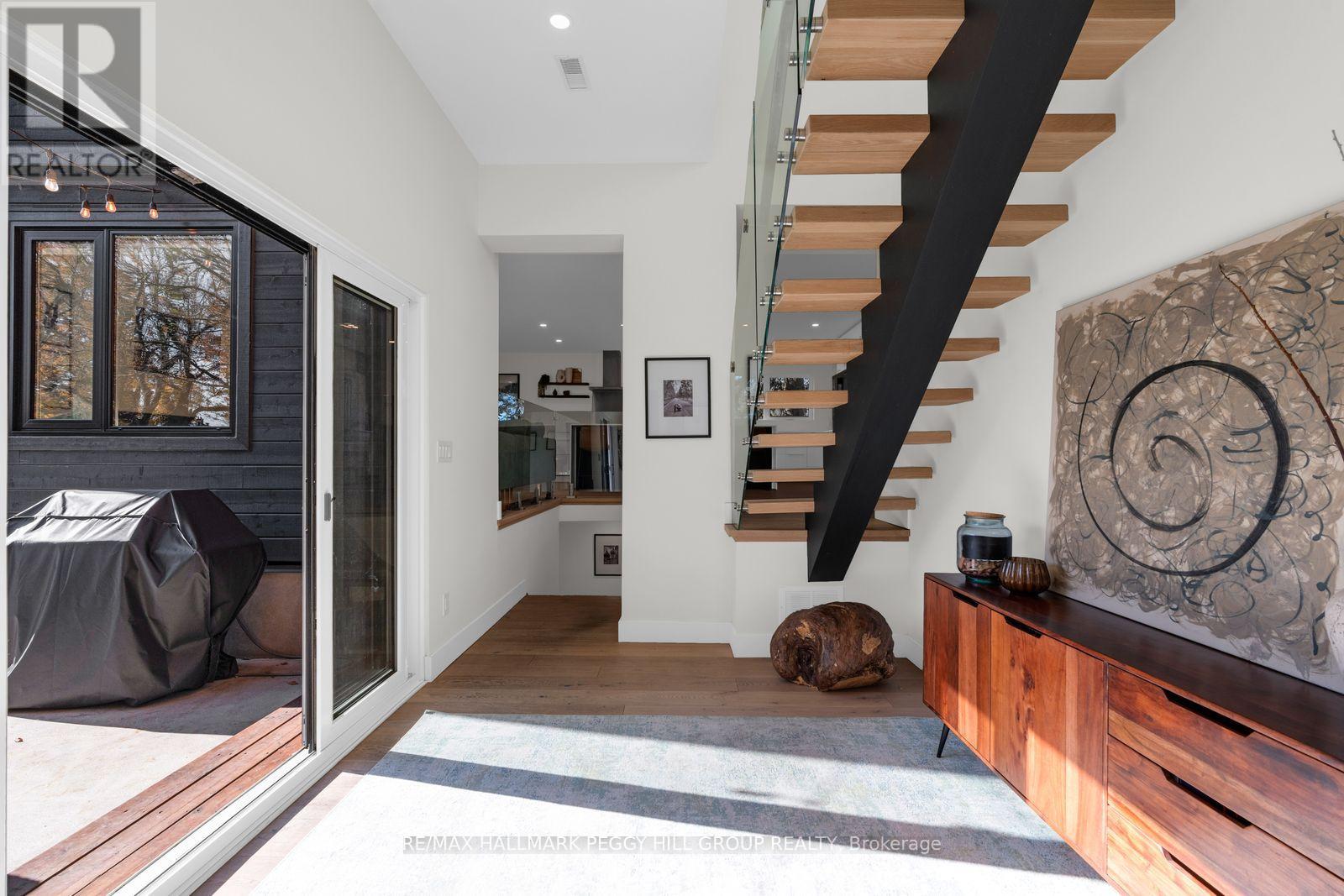 83 Nelson Street, Barrie, ON photo 4
