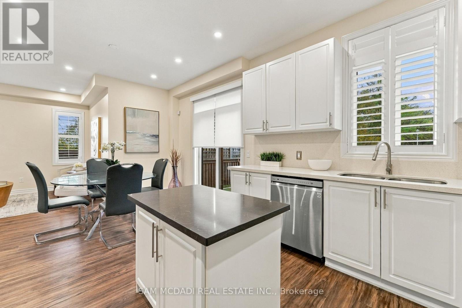 1 Southshore Crescent, Hamilton, ON photo 16