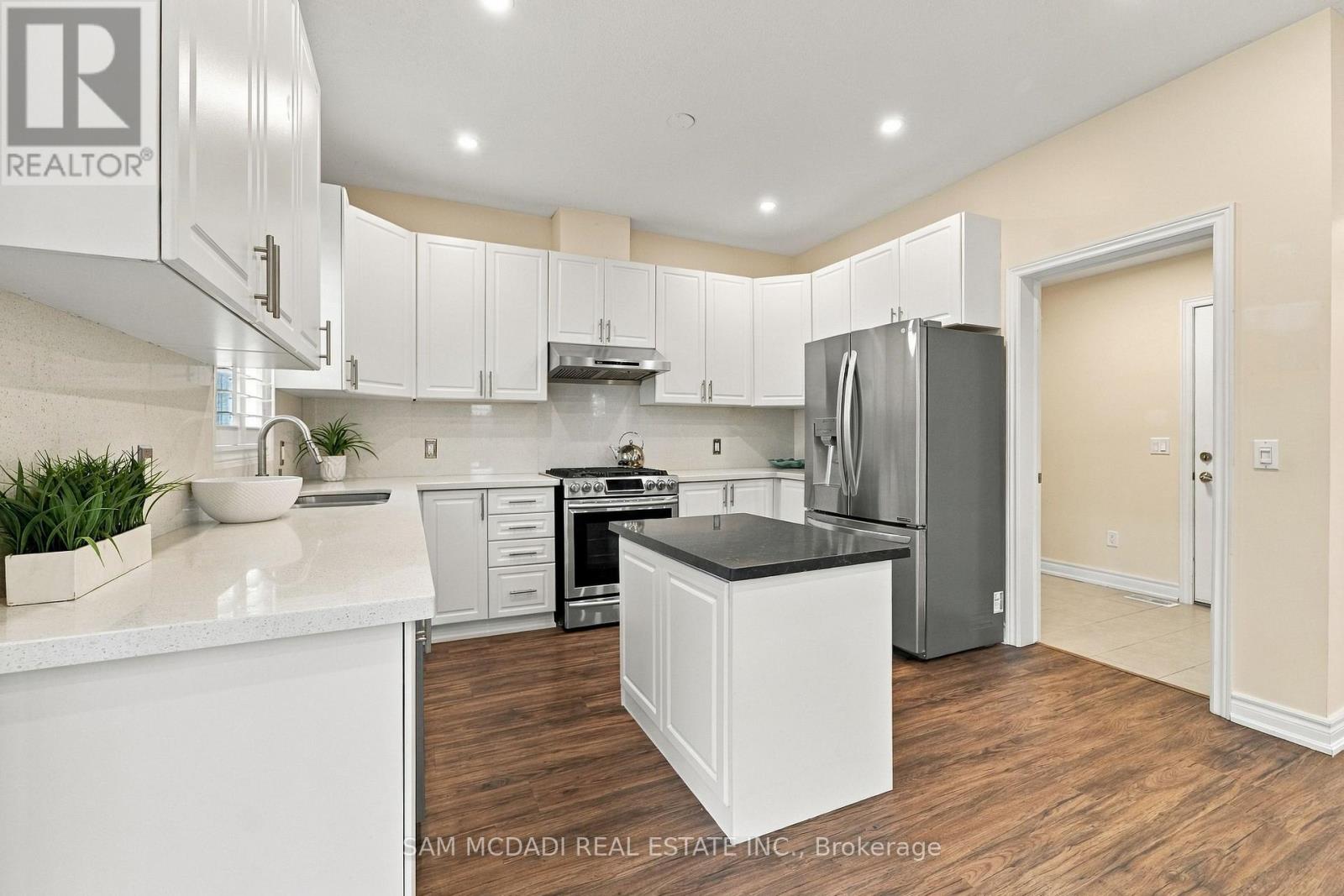 1 Southshore Crescent, Hamilton, ON photo 17