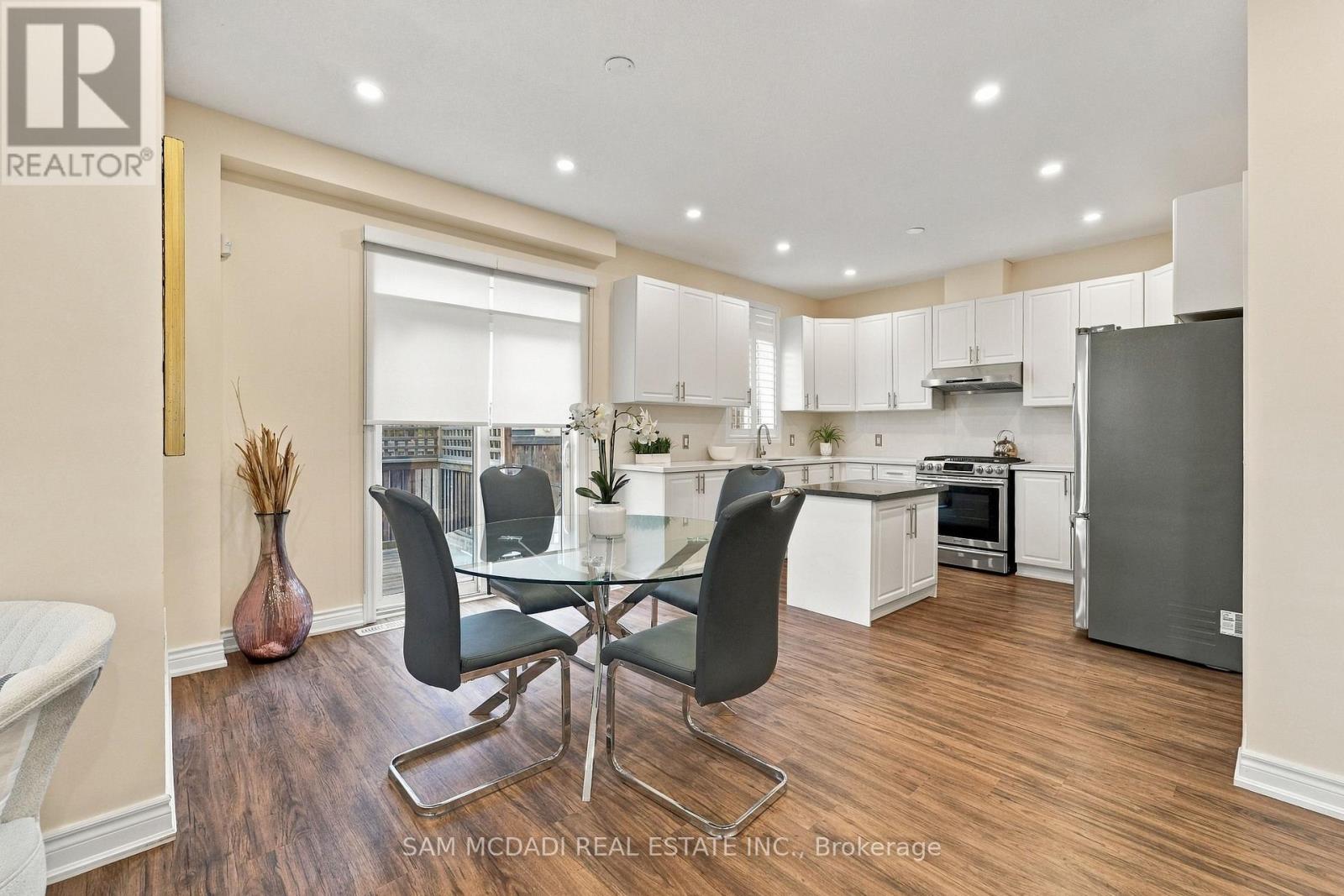 1 Southshore Crescent, Hamilton, ON photo 5