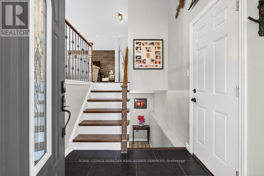 4 vance Crescent, Hamilton, ON photo 3
