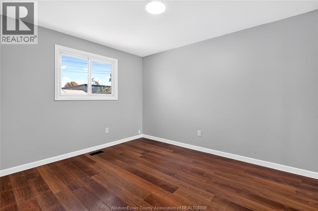 744 MCKAY AVENUE - 20