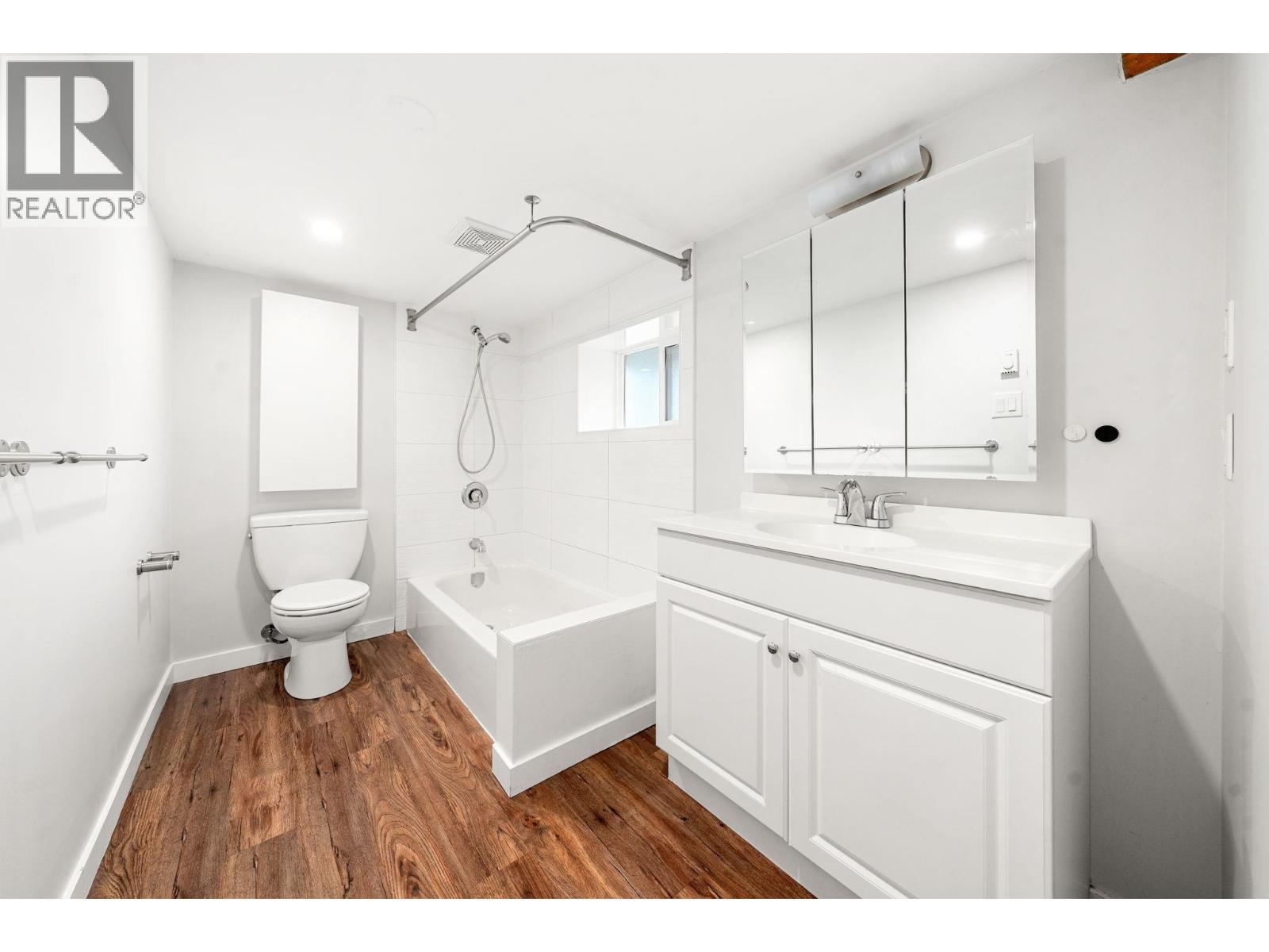 612 E 4th Street, North Vancouver — photo 33