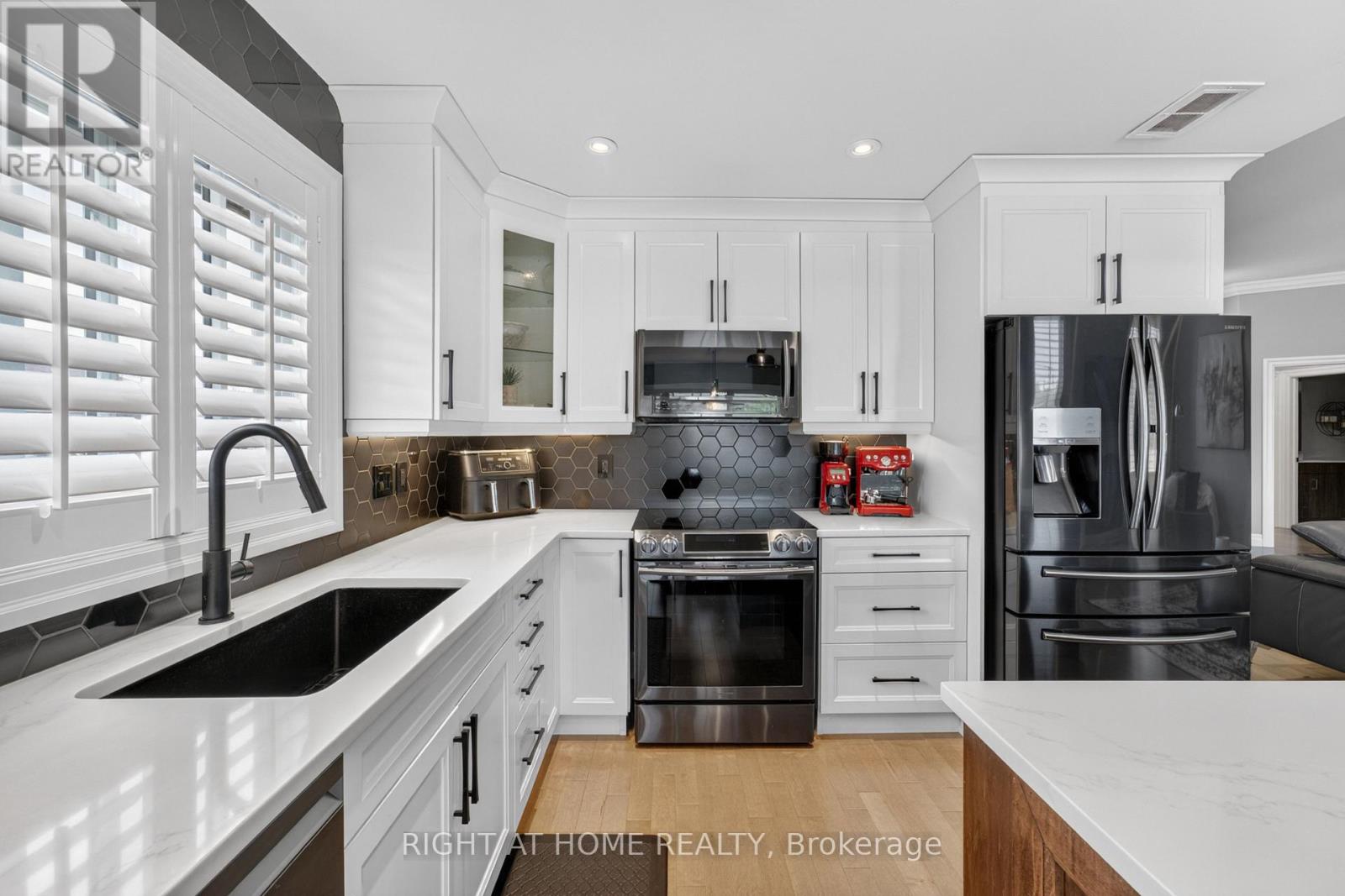 29 Woodburn Drive, Quinte West, ON photo 10
