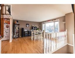 Den - 22 Hamilton Court Ne, Medicine Hat, AB T1C1J2 Photo 8