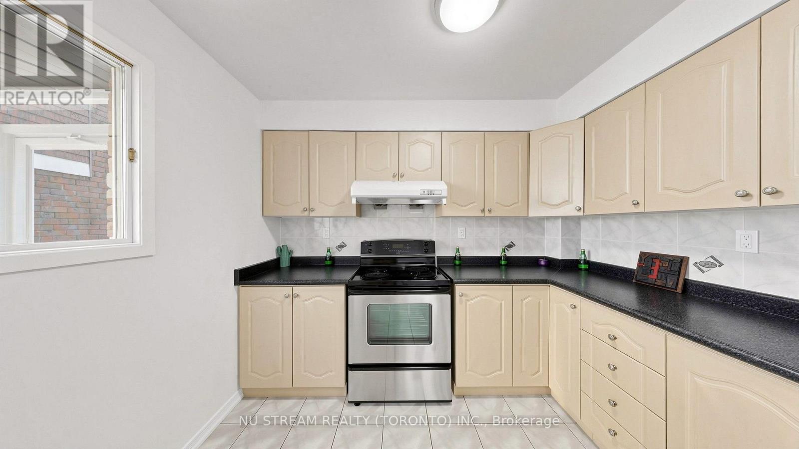 25 Treetops Court, Toronto, ON photo 10