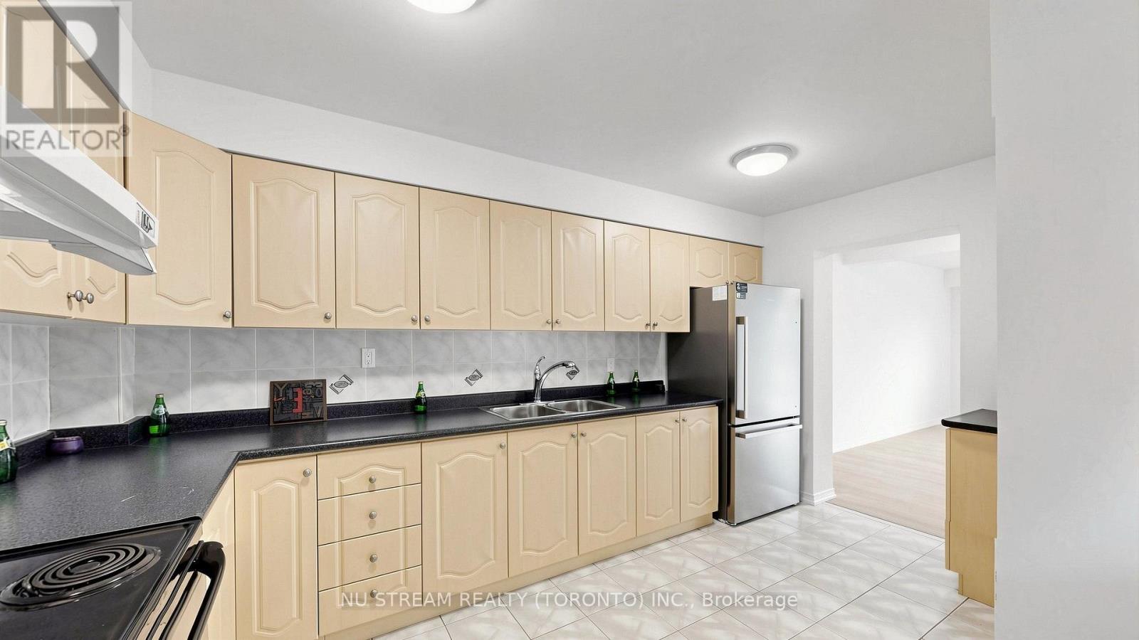 25 Treetops Court, Toronto, ON photo 11