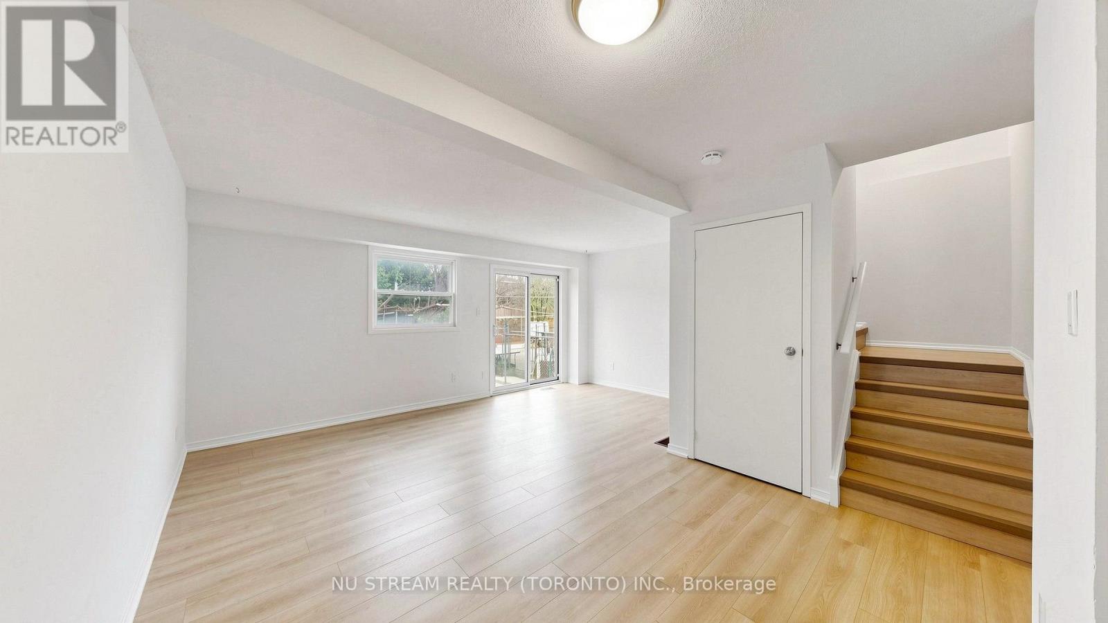 Photo of 25 TREETOPS COURT