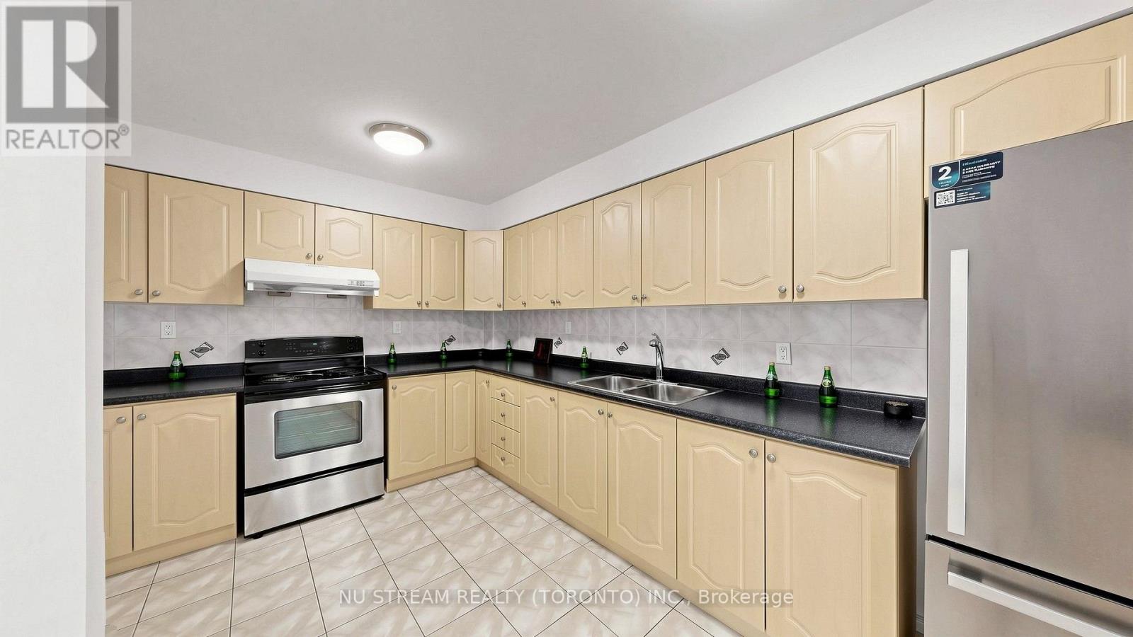 25 Treetops Court, Toronto, ON photo 9