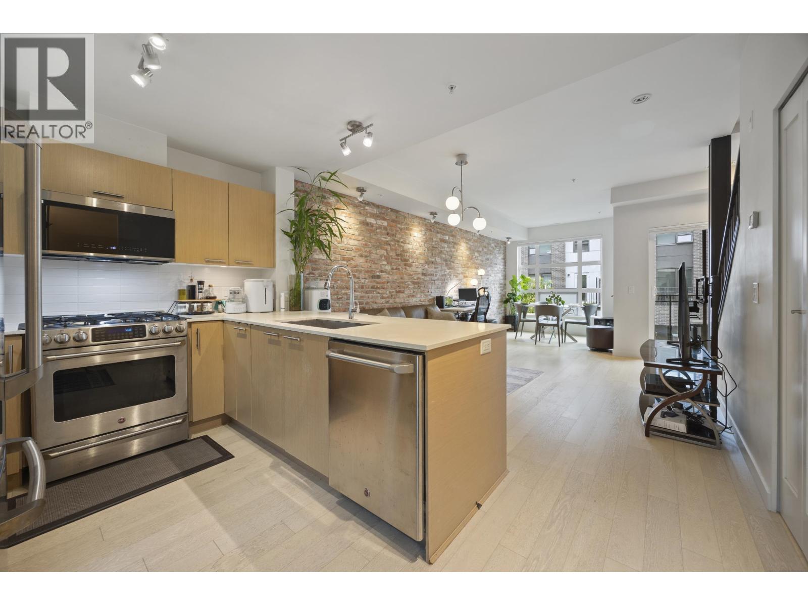 334 95 Moody Street, Port Moody — photo 3
