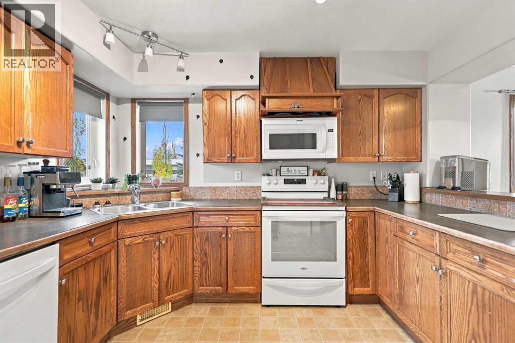 55 Wildrose Drive, photo 16 of 42