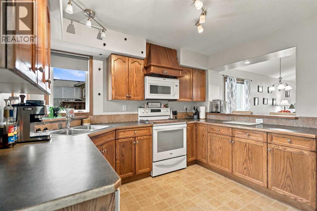 55 Wildrose Drive, photo 15 of 42
