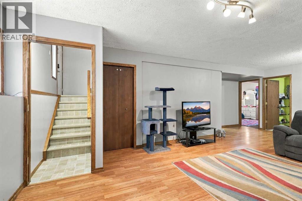 55 Wildrose Drive, photo 23 of 42