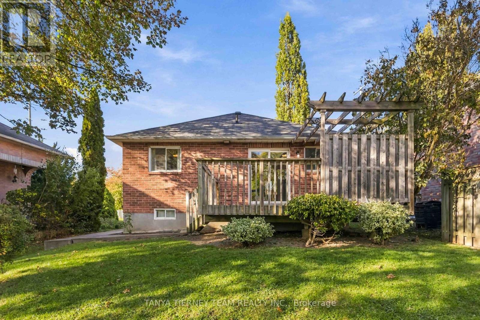 509 Dunlop Street West, Whitby, ON photo 48