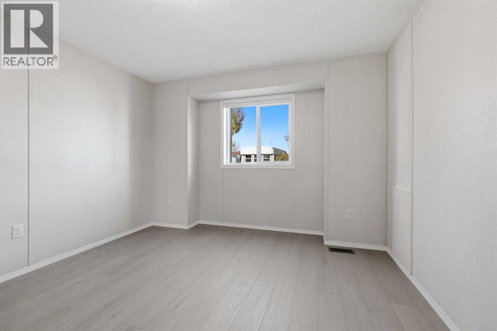 Property photograph 4 for MLS A2355093