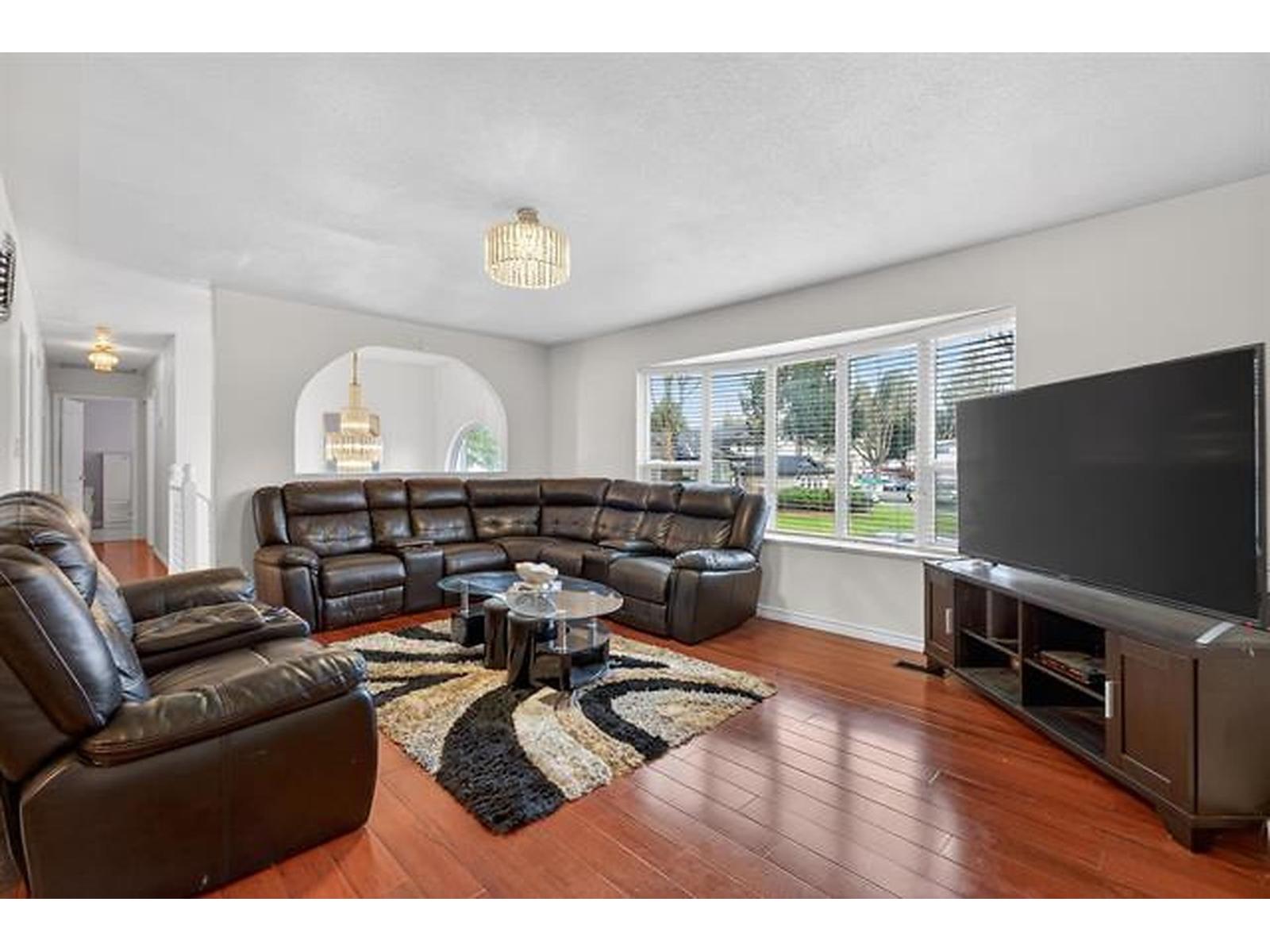 8927 146A Street, Surrey — photo 2