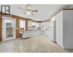 Living room - A, 407 Sunset Boulevard Nw, Diamond Valley, AB T0L2A0 Photo 7