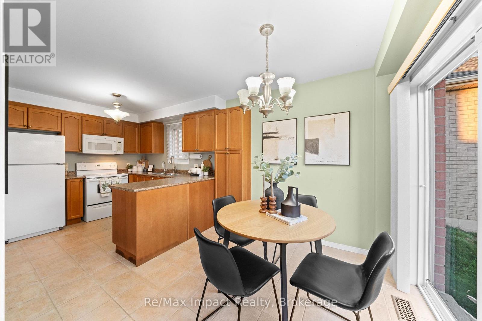 527 Falconridge Drive, Oshawa, ON photo 6