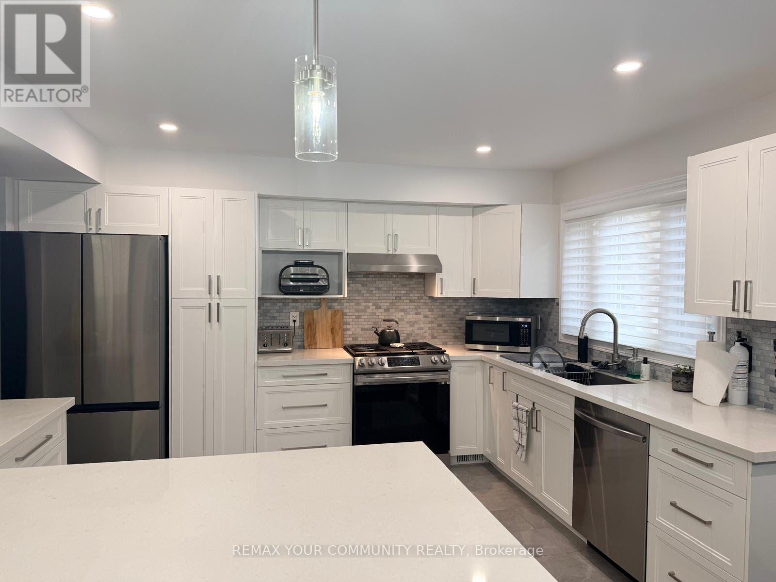 709 Barnes Crescent, Oshawa, ON photo 7