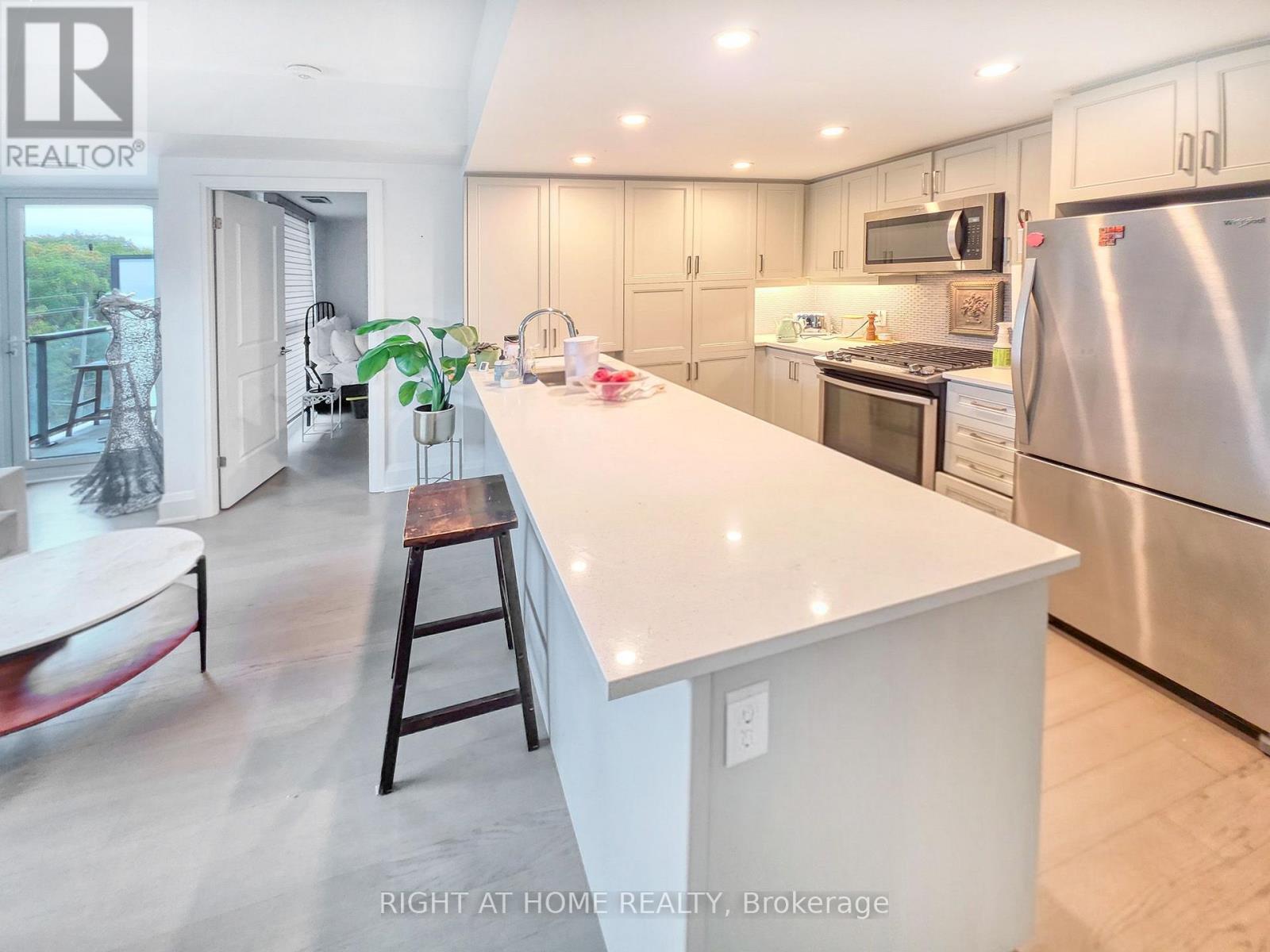 Photo of 501 - 1400 KINGSTON ROAD