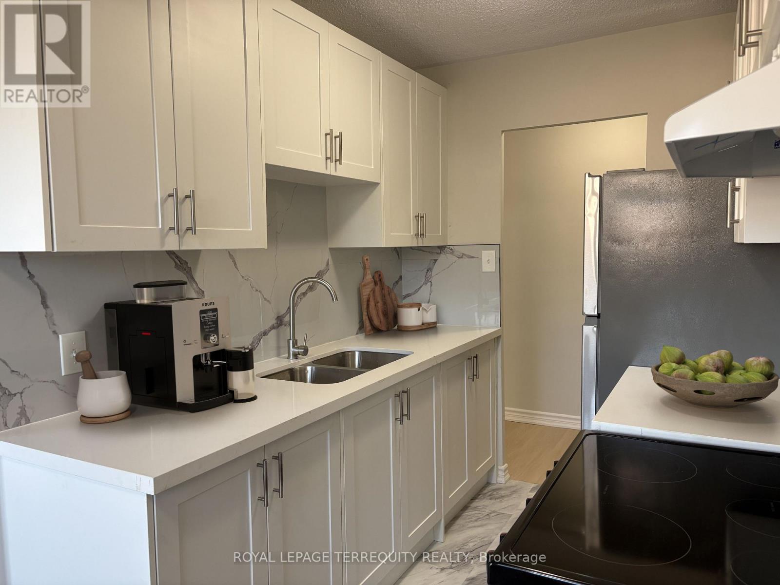 302- 200 Park Road North, Oshawa, ON photo 6