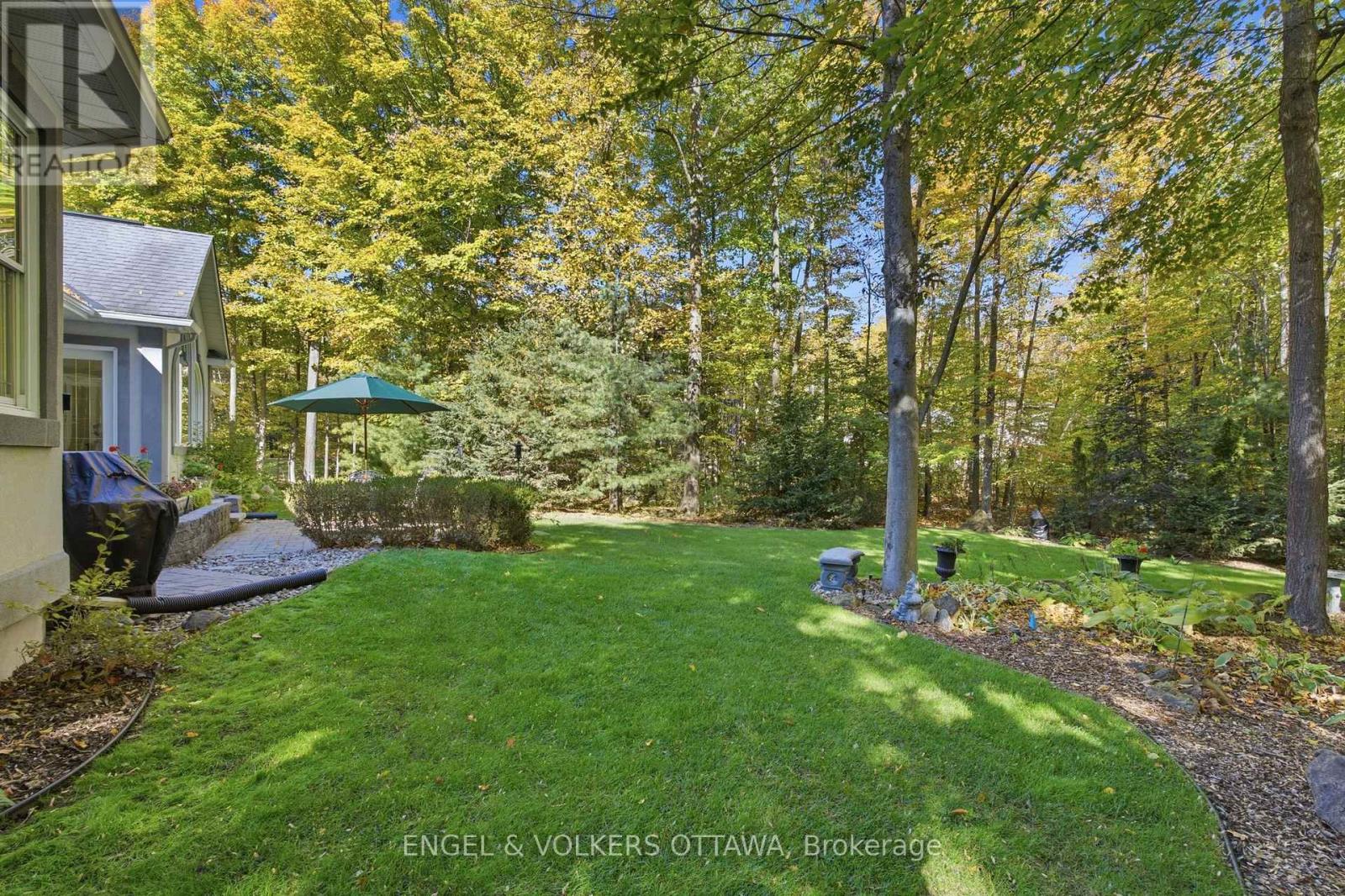 Homes for Sale in Ottawa – 5732 QUEENSCOURT CRESCENT – By Peter Sagos - Image 9