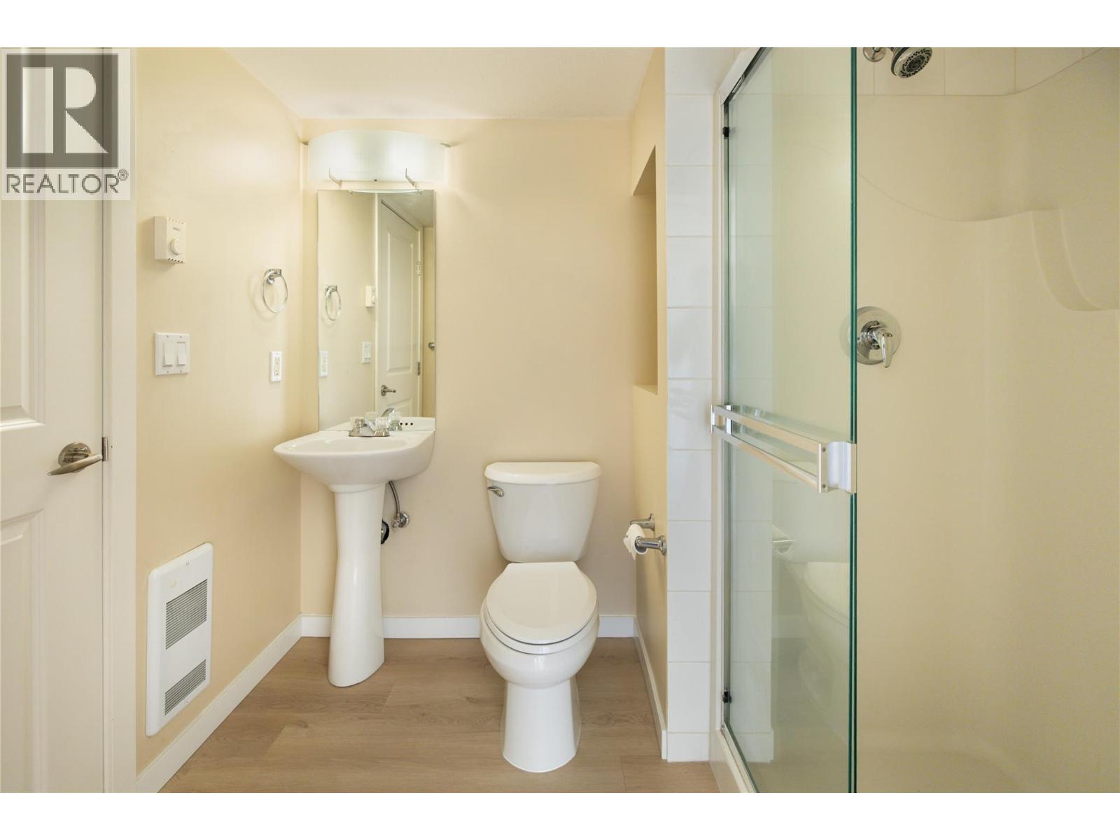 302 555 Yates Road, Kelowna