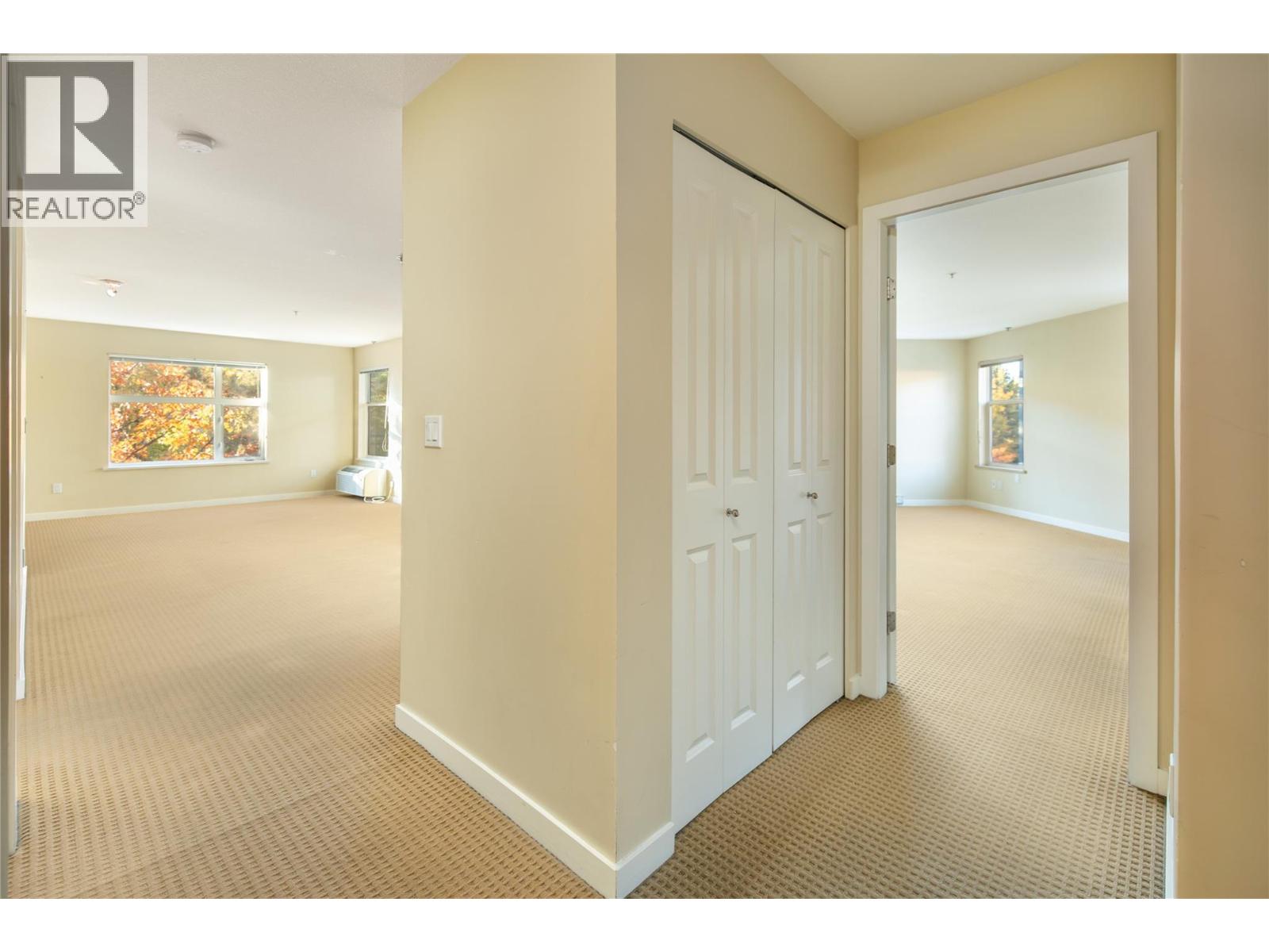 302 555 Yates Road, Kelowna