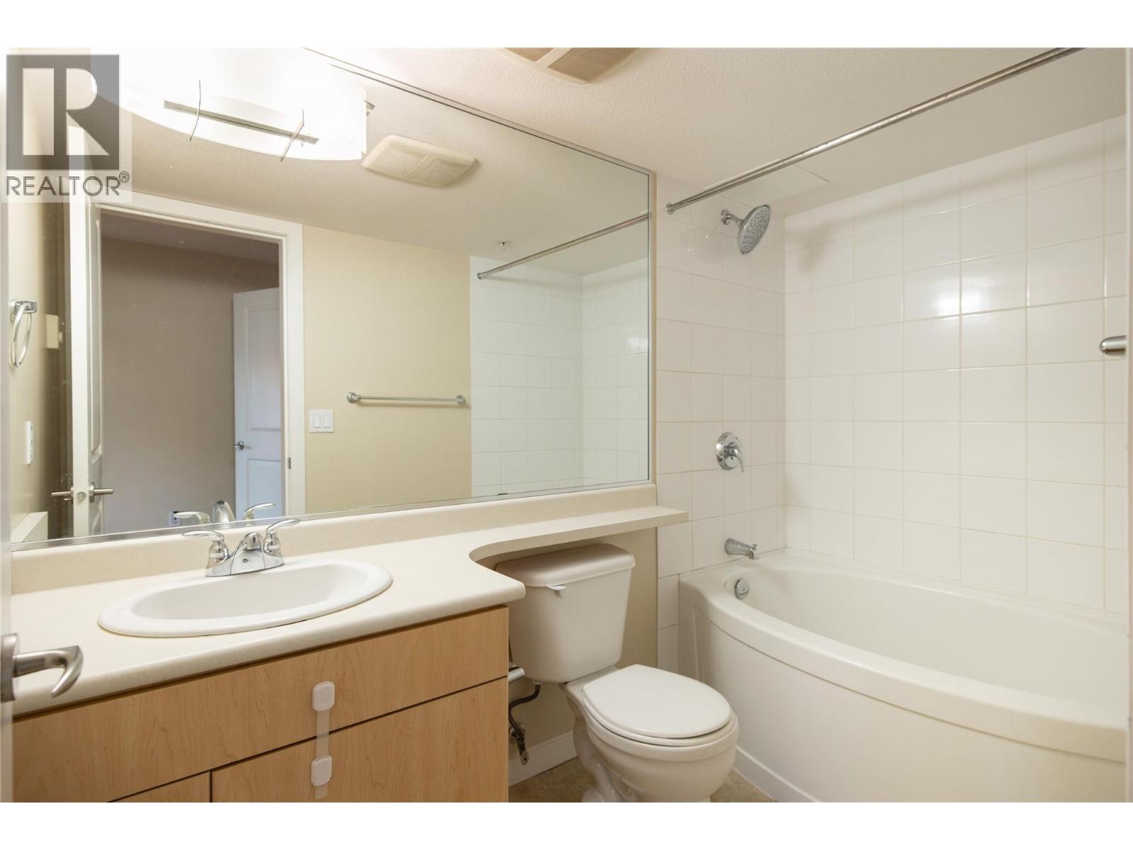 302 555 Yates Road, Kelowna