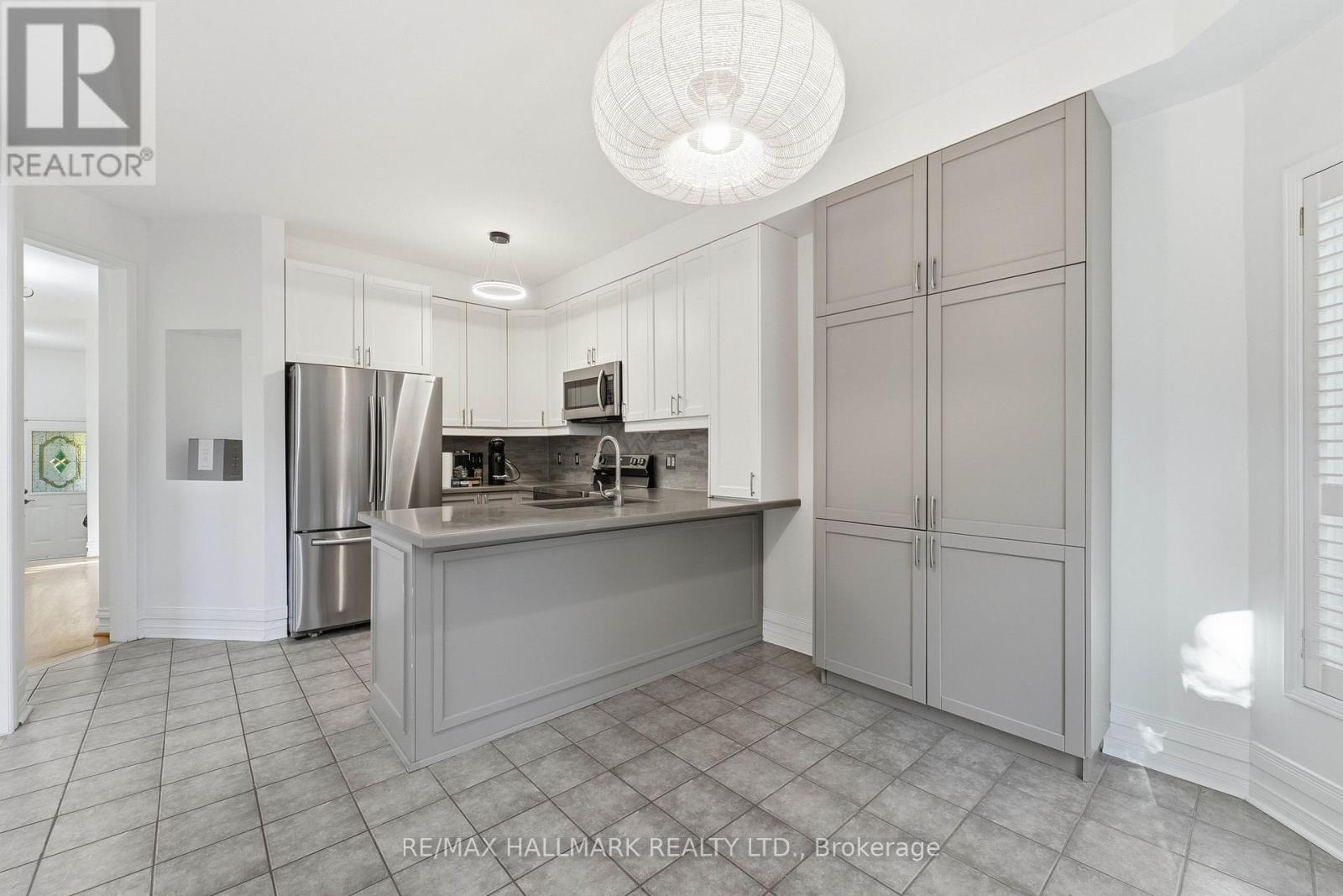 130 Old Colony Road, Richmond Hill, ON photo 10