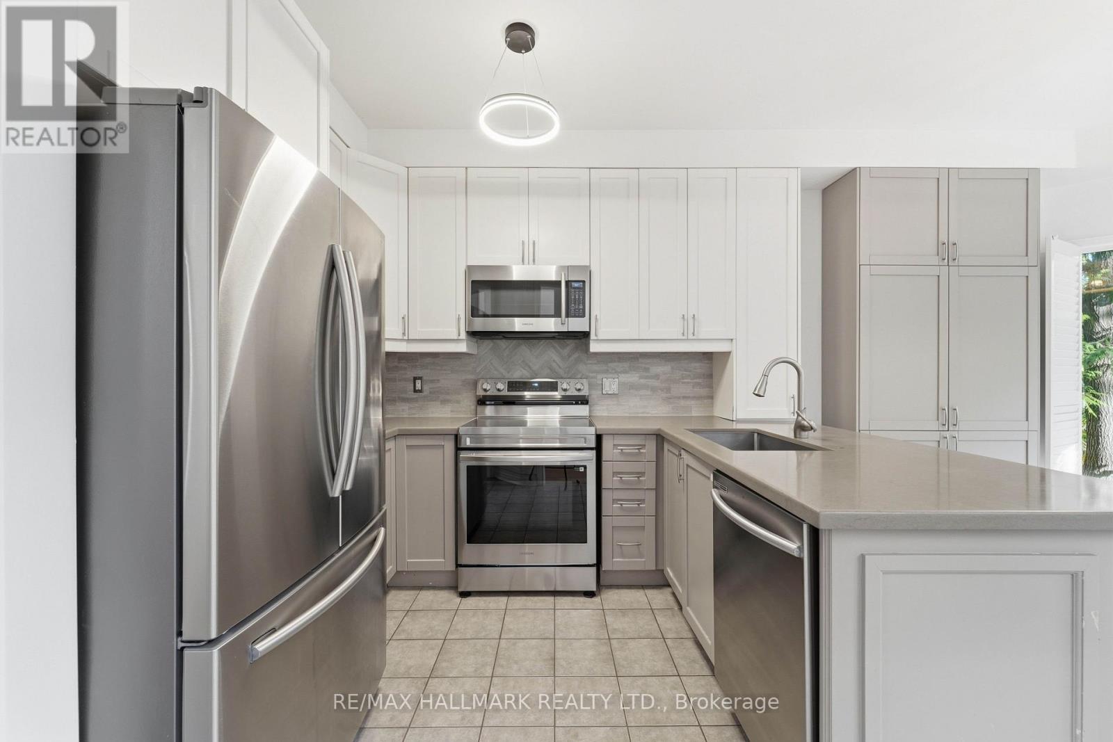 130 Old Colony Road, Richmond Hill, ON photo 8