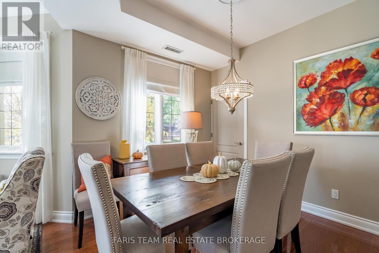 101- 200 Collier Street, Barrie, ON photo 7