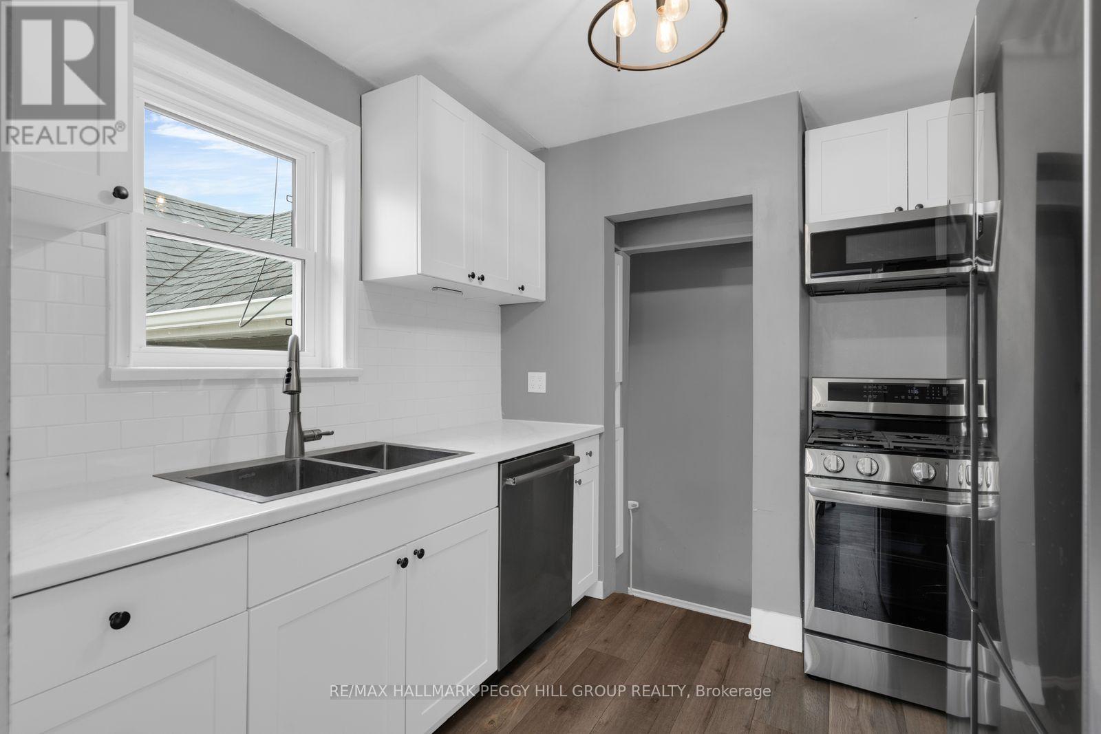1556 Flos Rd 4, Springwater photo 3