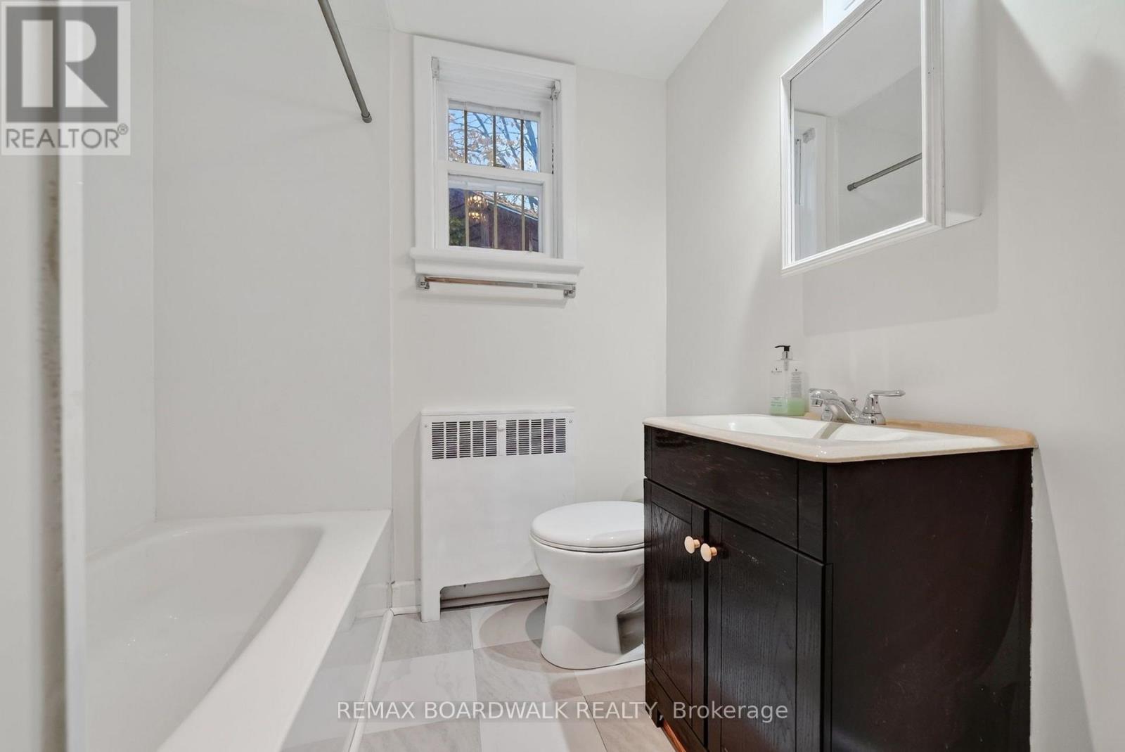 Commercial Condos for Rent in Ottawa – A – 11 KIPPEWA DRIVE, Ottawa – By Peter Sagos - Image 17