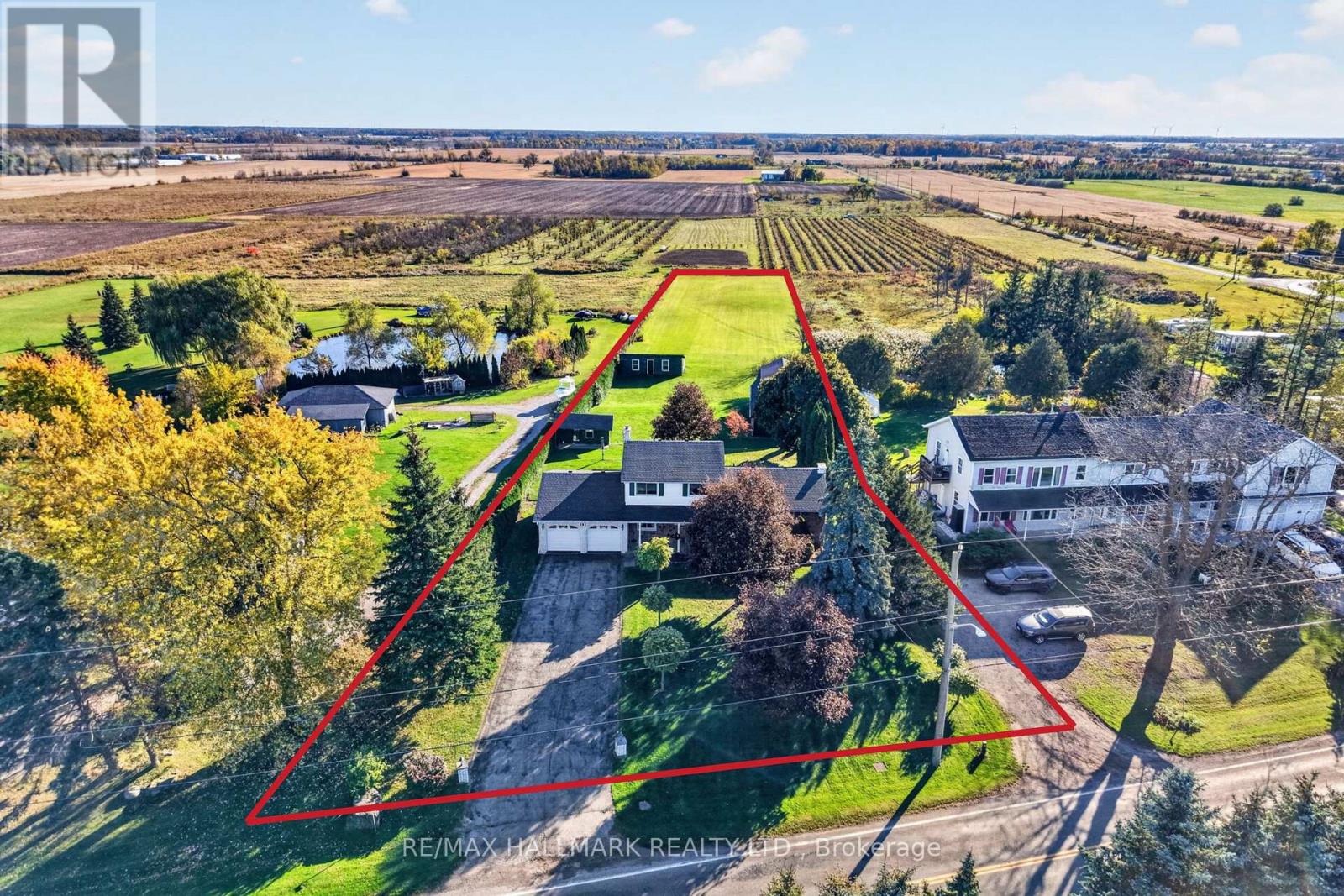 697 Ridge Road West, Grimsby, ON photo 1