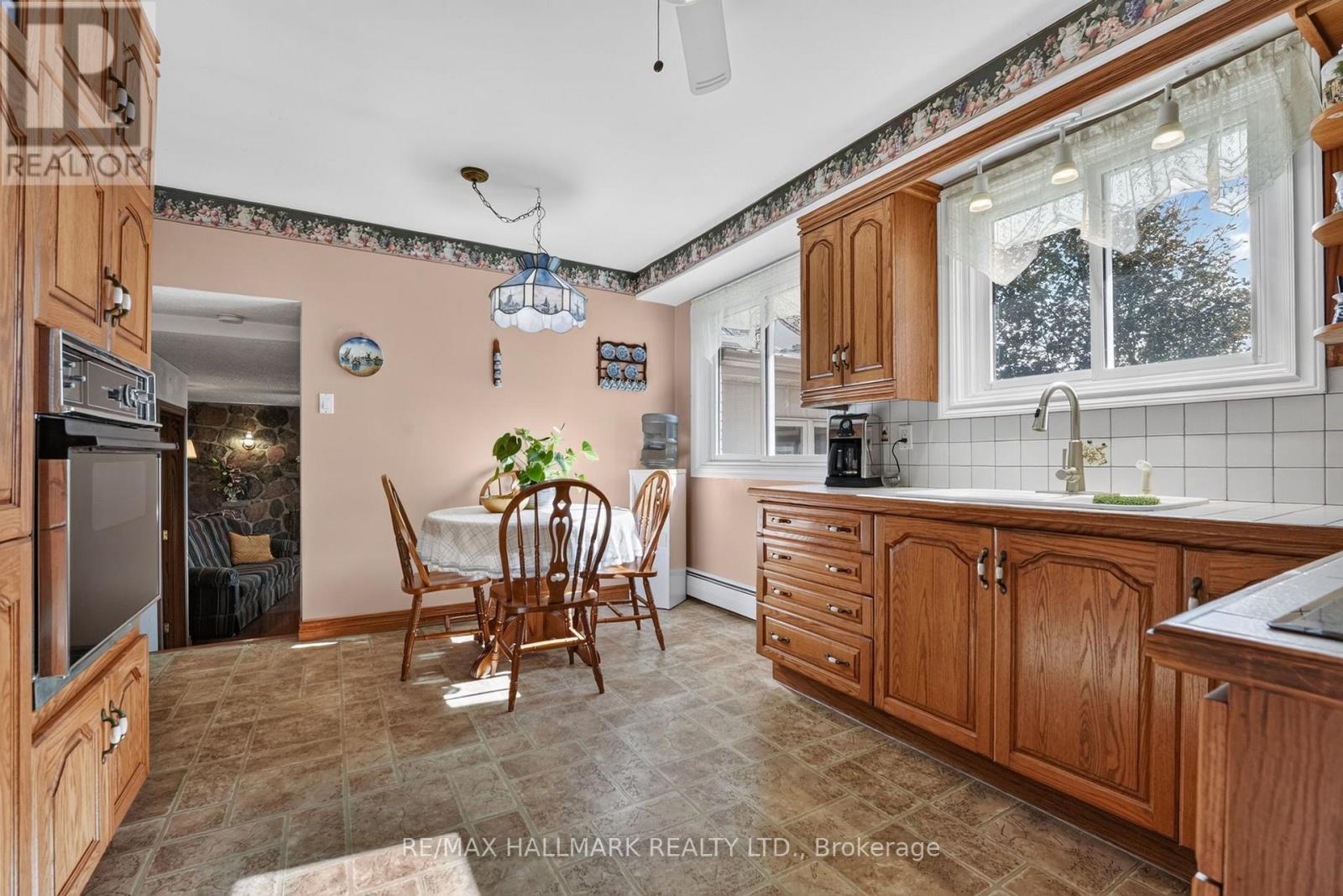 697 Ridge Road West, Grimsby, ON photo 17