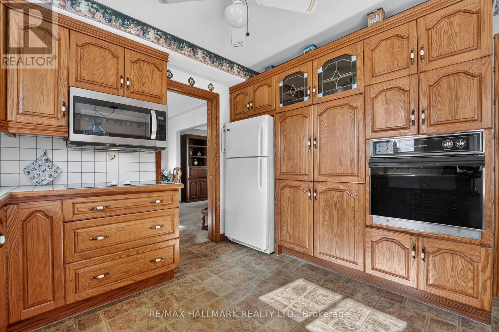 697 Ridge Road West, Grimsby, ON photo 19