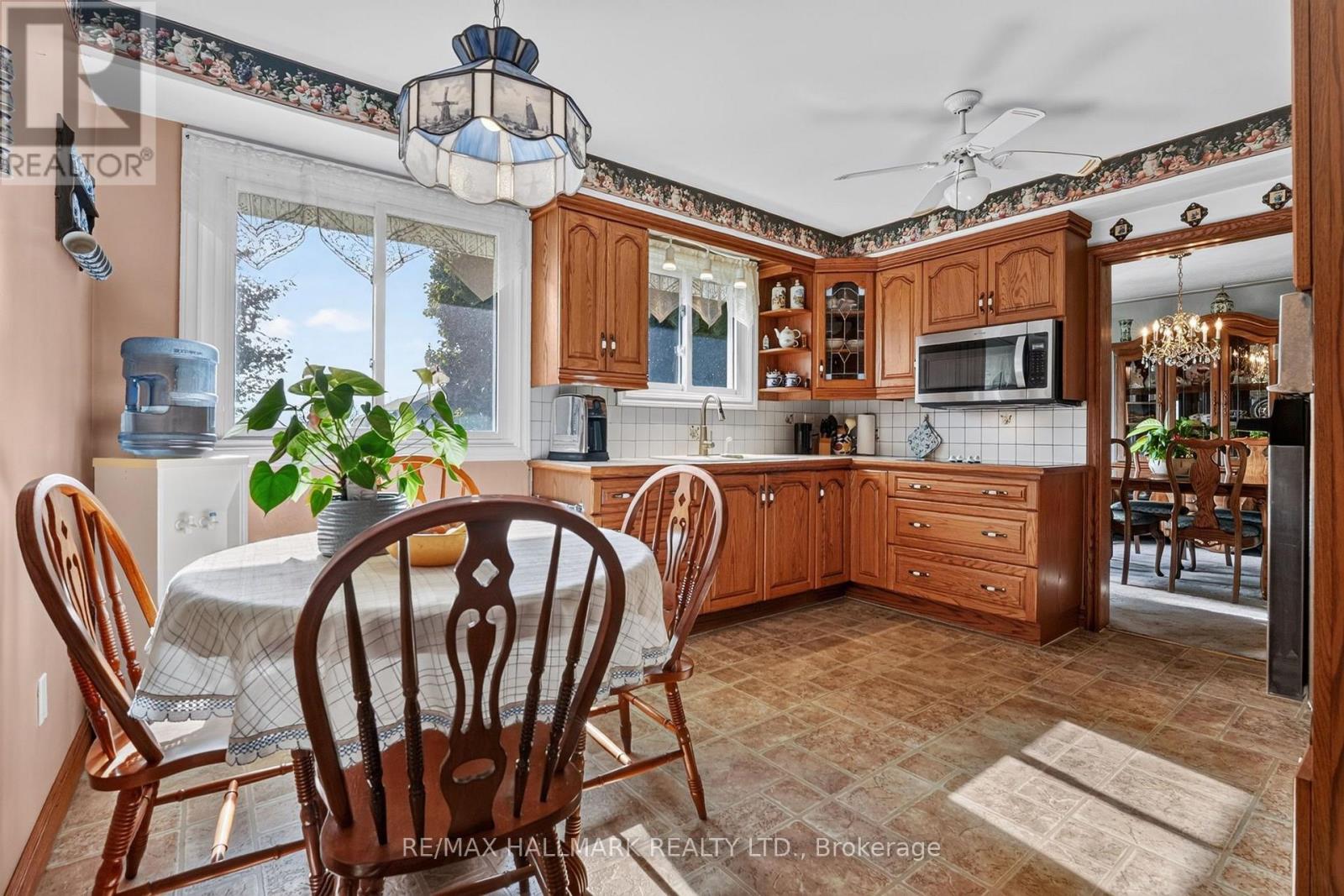 697 Ridge Road West, Grimsby, ON photo 22