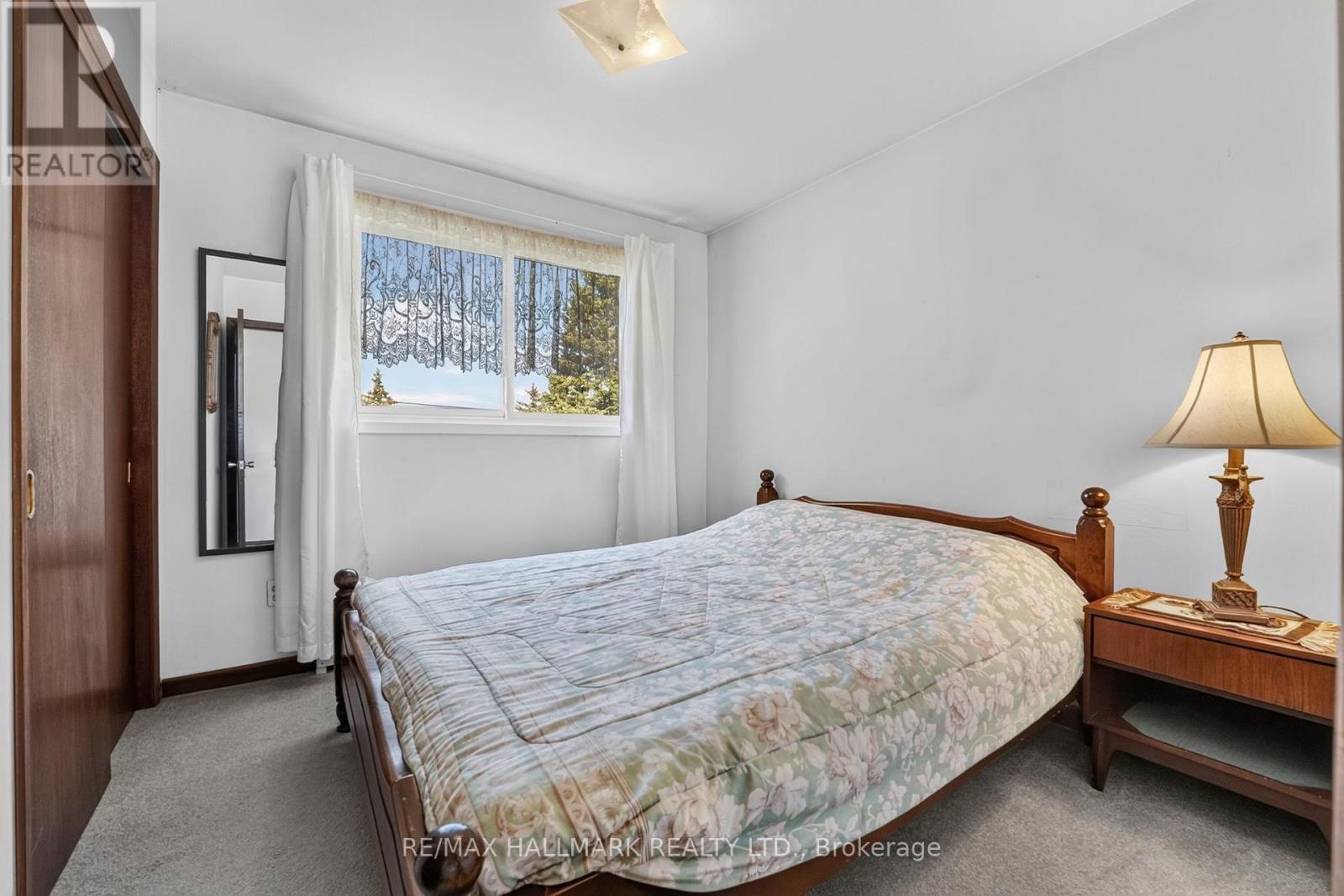 697 Ridge Road West, Grimsby, ON photo 34