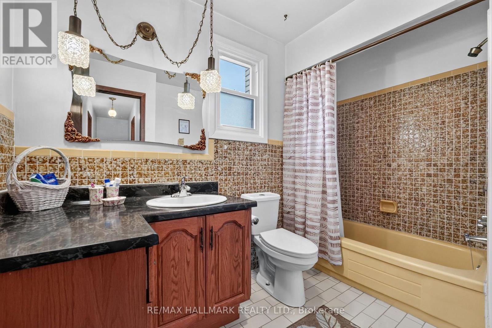 697 Ridge Road West, Grimsby, ON photo 36