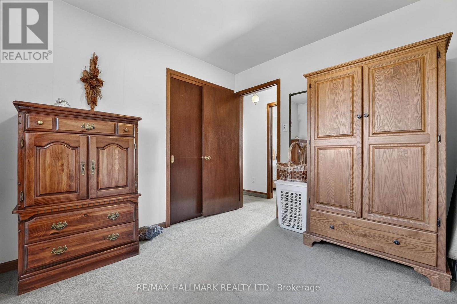 697 Ridge Road West, Grimsby, ON photo 37