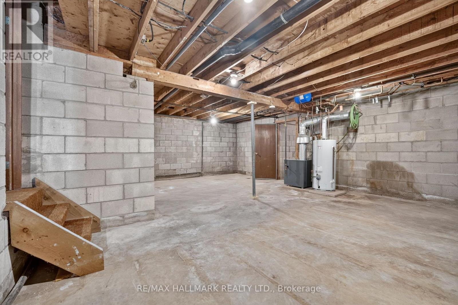 697 Ridge Road West, Grimsby, ON photo 40