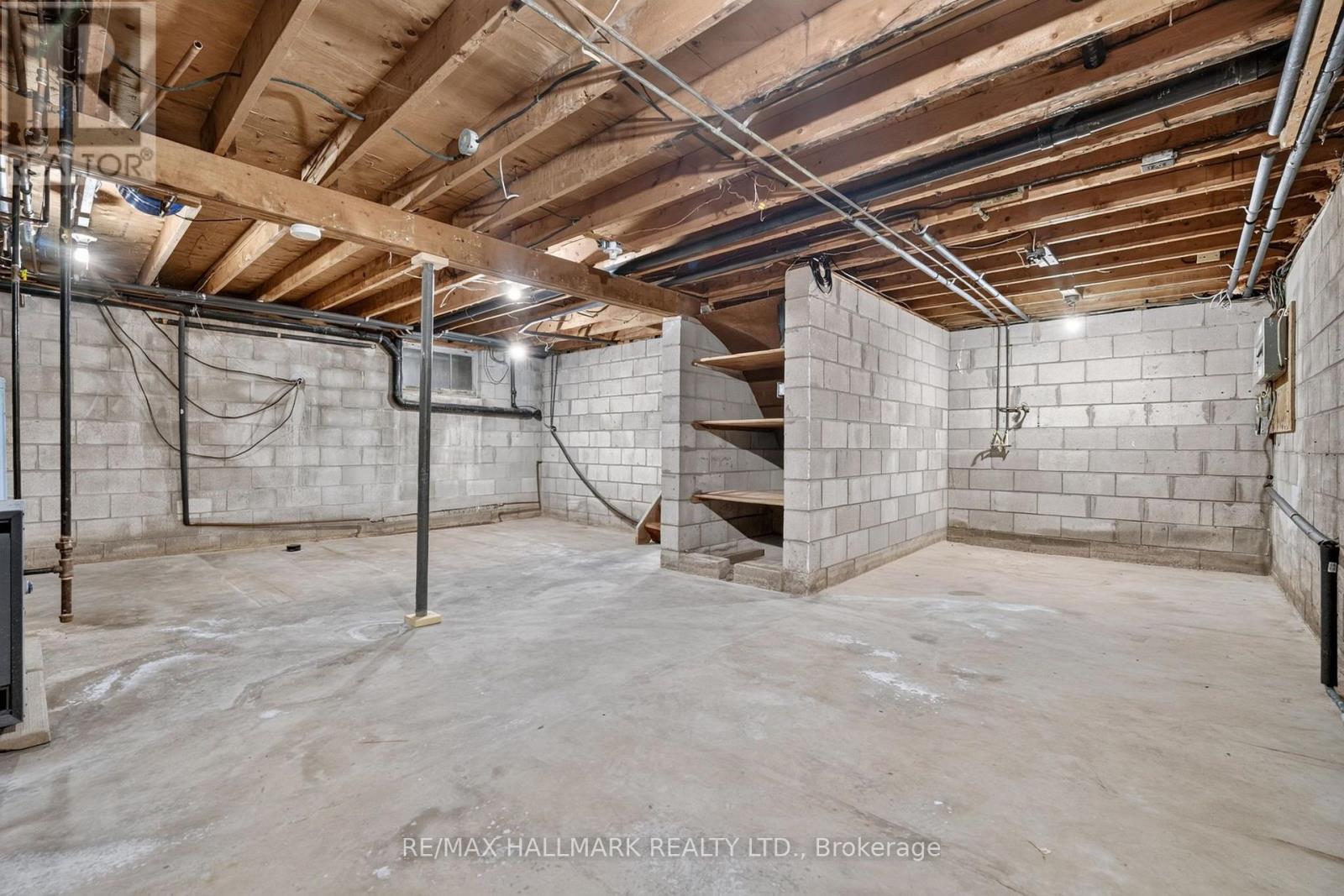 697 Ridge Road West, Grimsby, ON photo 41